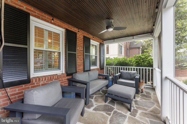 Property Photo:  1148 N Inglewood Street  VA 22205 