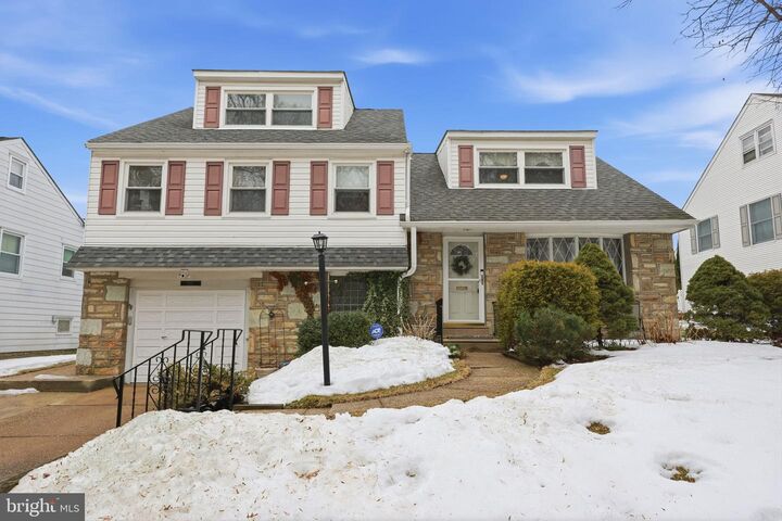 Property Photo: 2817 Winchester Avenue PA 19136