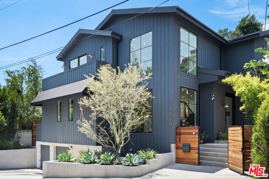 Property Photo:  1919 Pinehurst Rd  CA 90068 