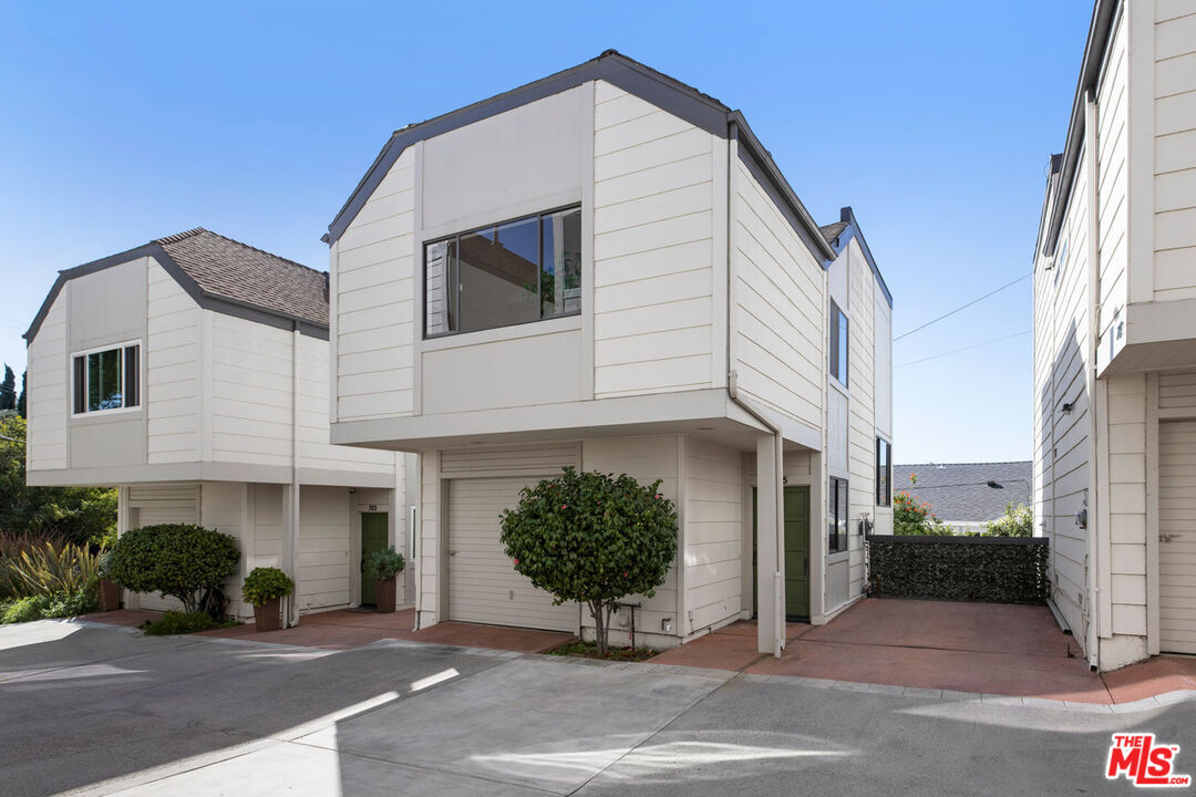 Property Photo: 705 Micheltorena St CA 90026