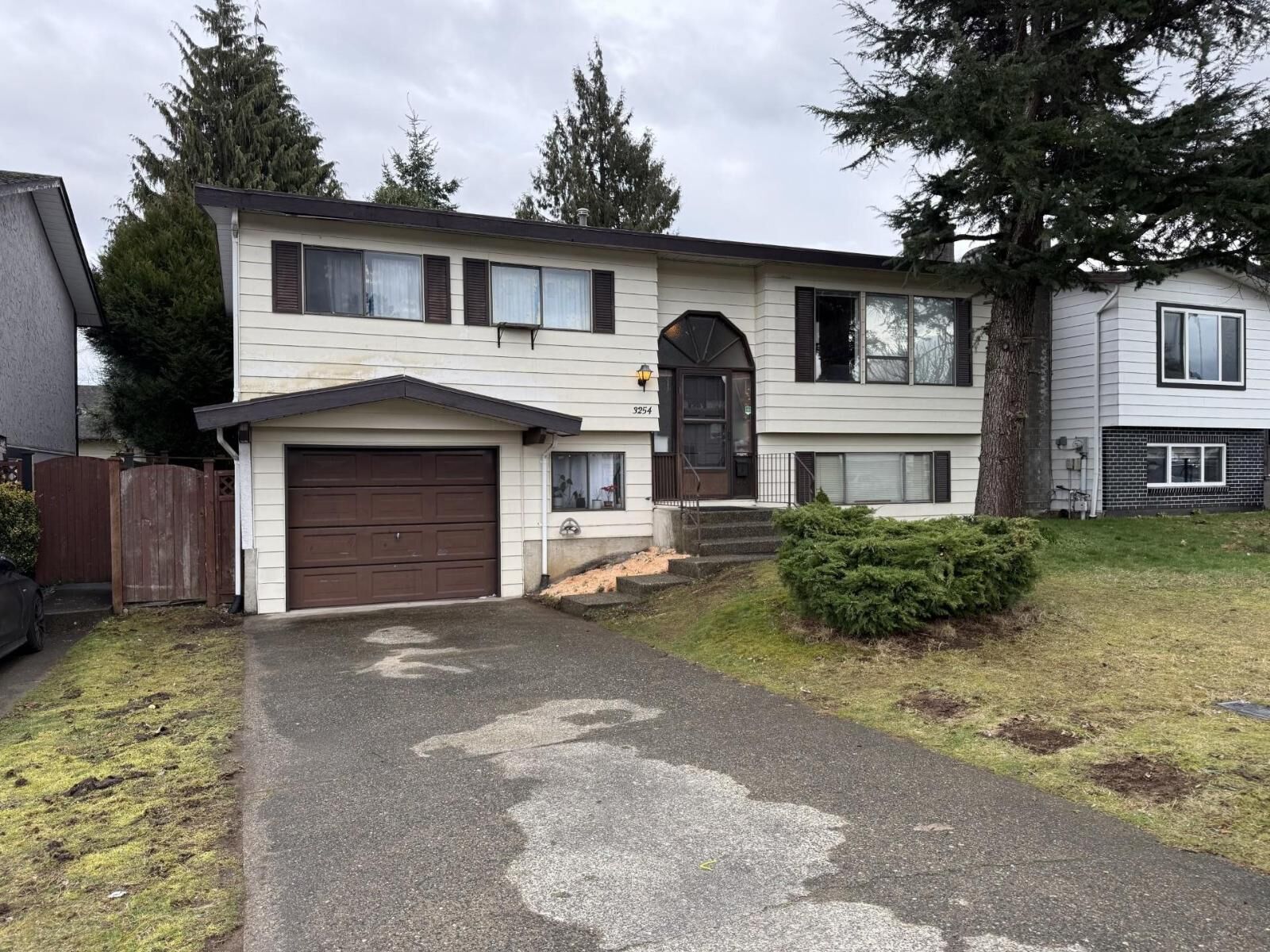 Property Photo: 3254 Astoria Crescent BC V2T 4R1