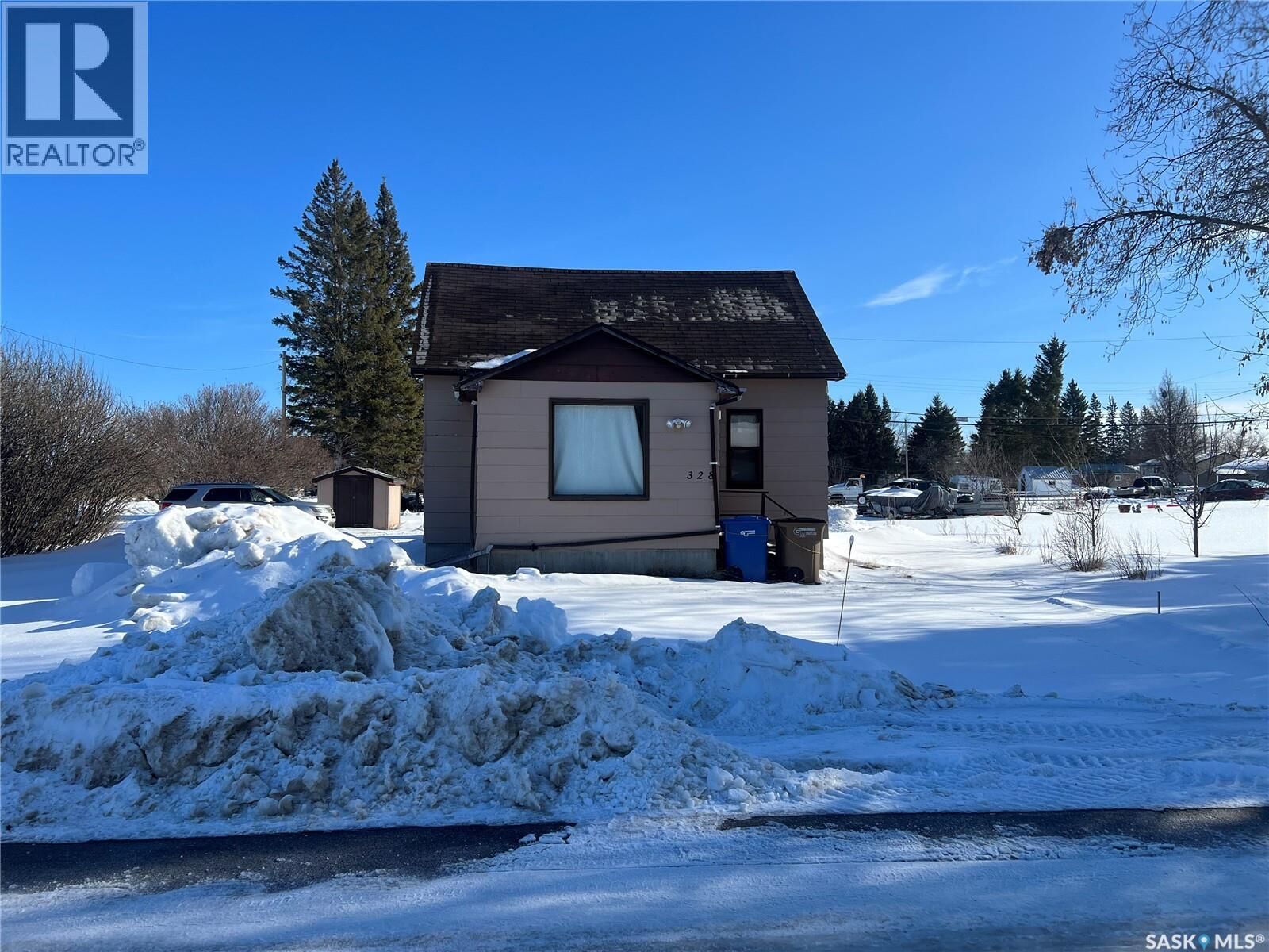 Property Photo: 328 Windsor Avenue SK S0E 1A0