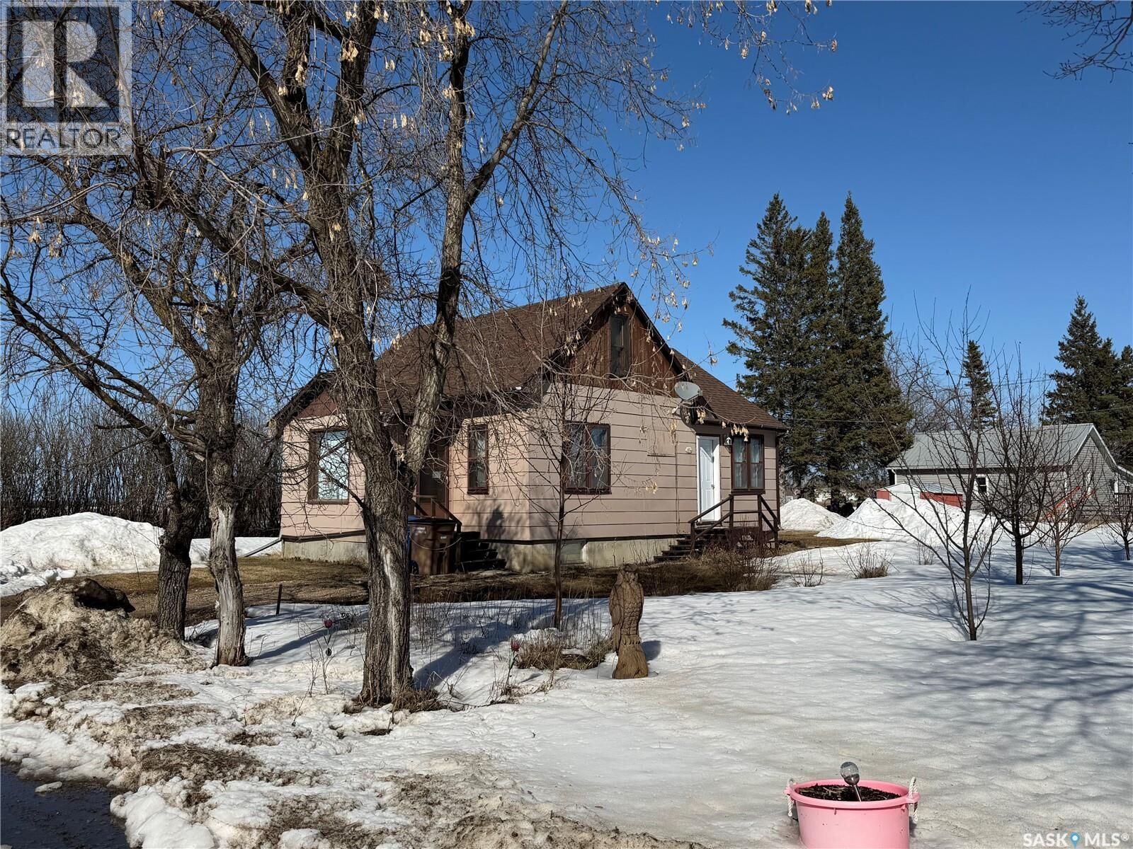 Property Photo:  328 Windsor Avenue  SK S0E 1A0 