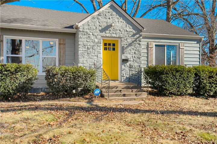 Property Photo:  513 S Cedar Street  MO 64012 