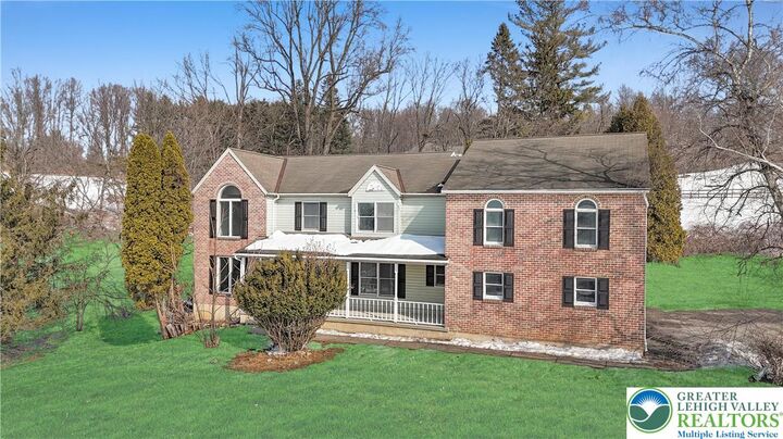 Property Photo:  15 Spring Water Court  PA 18042 