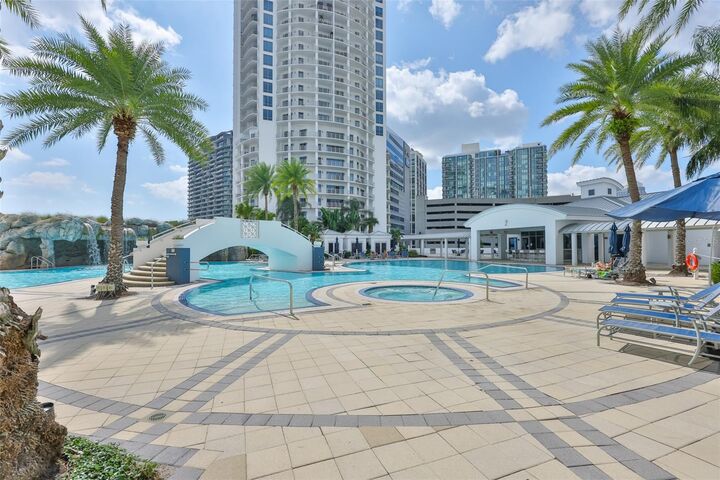 Property Photo:  449 S 12th Street 802  FL 33602 