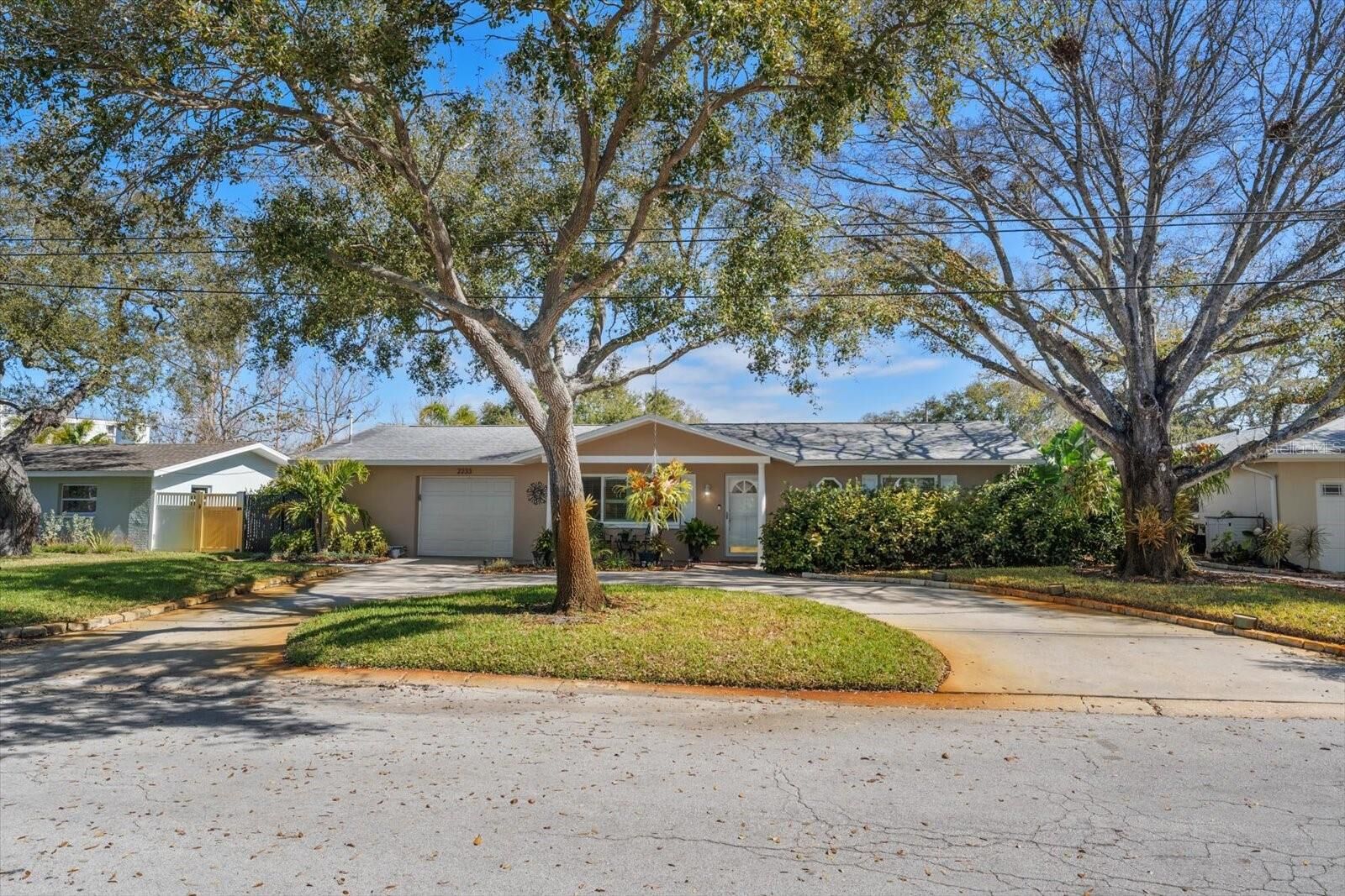 Property Photo:  2233 Sunset Circle  FL 33774 