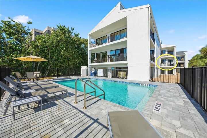 Property Photo:  450 Beach Road 3  FL 34242 