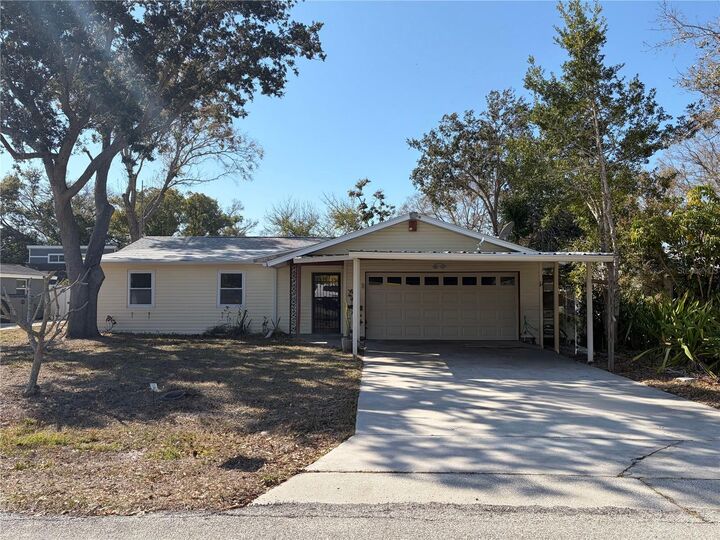 Property Photo: 2848 Webber Place FL 34232