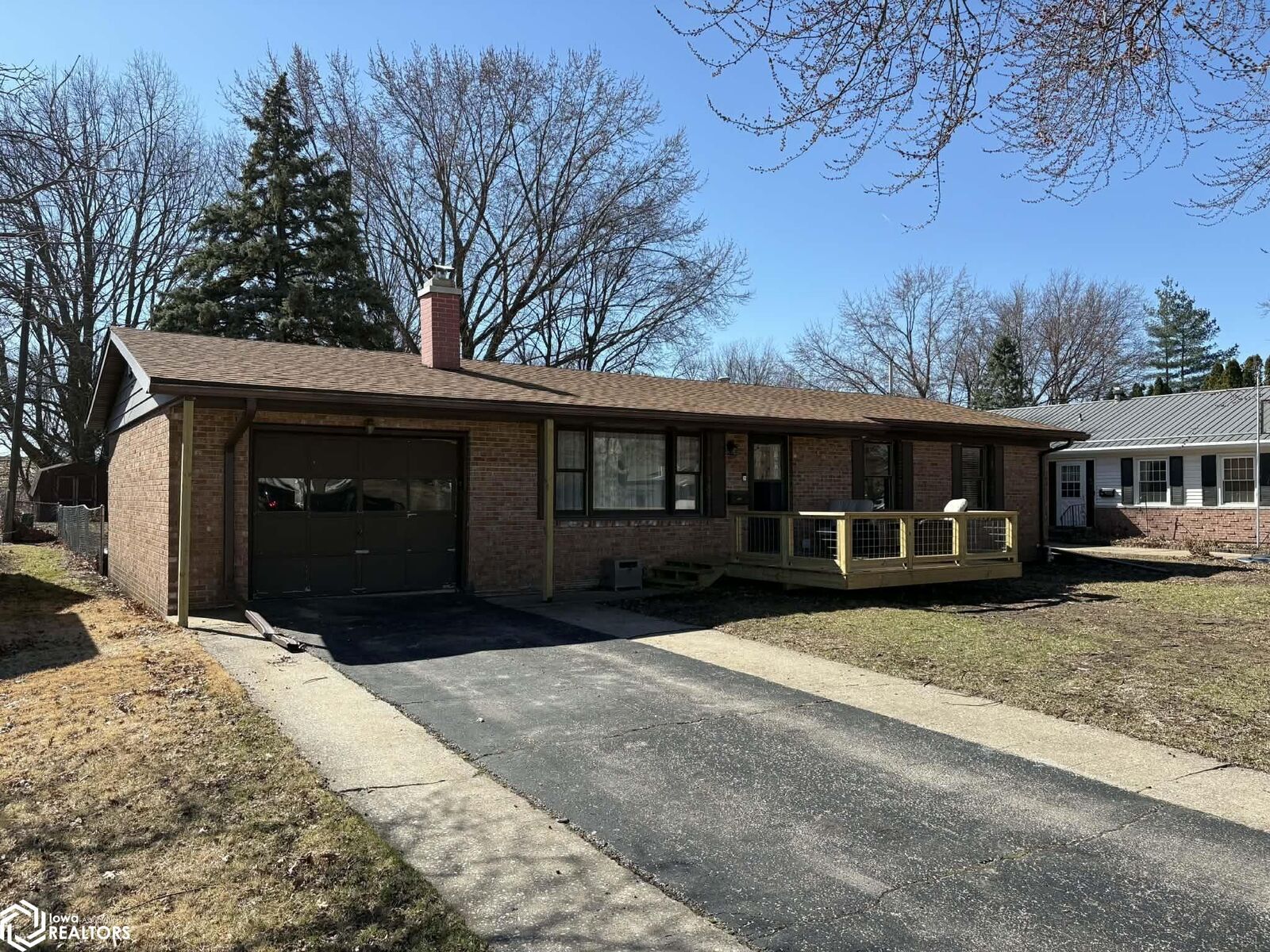 Property Photo:  117 W Van Weiss Boulevard  IA 52655 