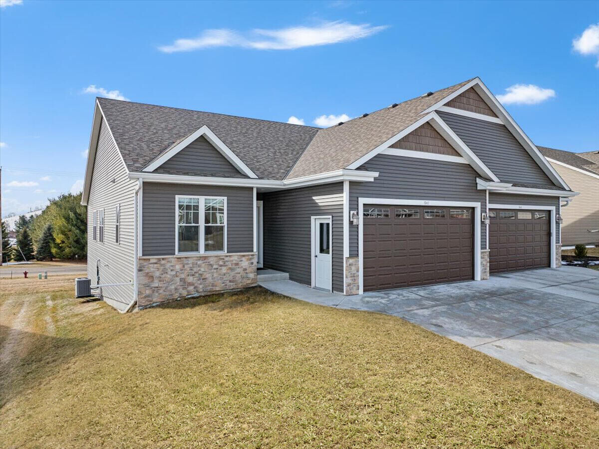 Property Photo:  241 Silver Fox Dr  WI 53040 