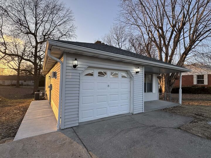 Property Photo:  908 N Johnson Street  IL 62959 