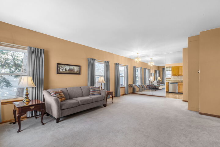 Property Photo: 648 Thunderbird Trail IL 60188