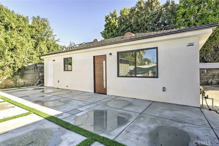 Property Photo:  13937 Sylvan  CA 91401 