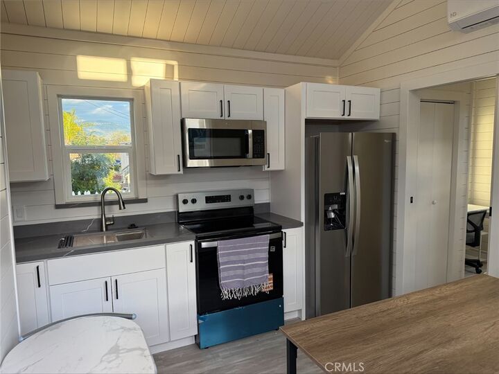 Property Photo:  501 S Mistletoe 17  CA 92582 