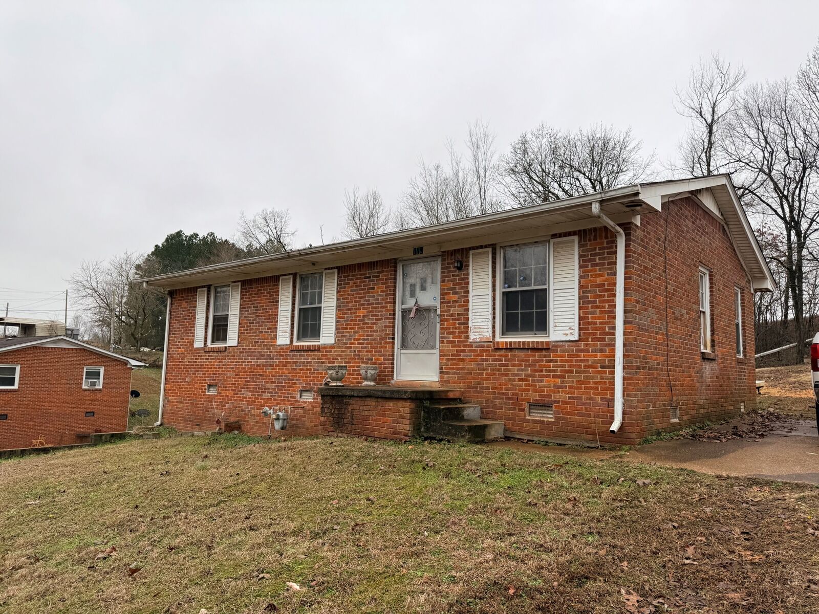 Property Photo:  110 S Oak Dr  TN 38450 