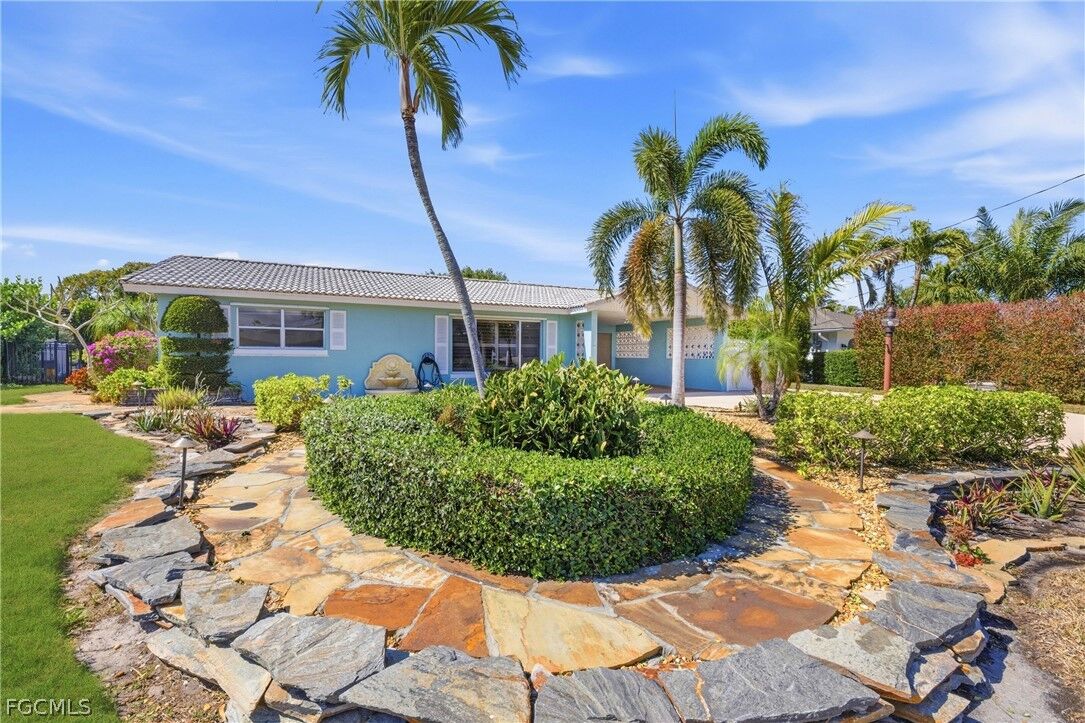 Property Photo: 5972 Baker Court FL 33919