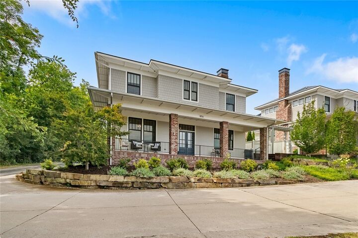 Property Photo:  1850 N Clifton Avenue  AR 72701 