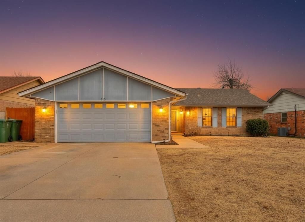 Property Photo:  815 Dorchester Drive  OK 73099 