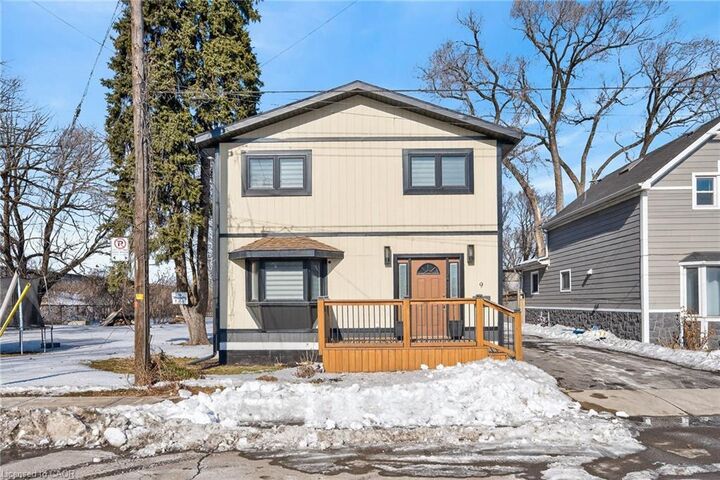 Property Photo: 9 Bayside Avenue ON L8H 7B3