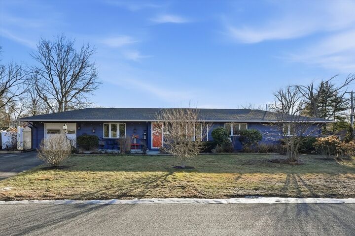 Property Photo:  14 Ridgefield Dr  MA 01701 