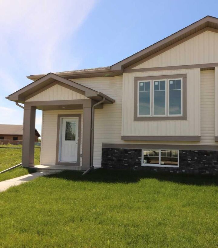 Property Photo: 447 Henricks Drive AB T0M 1B0