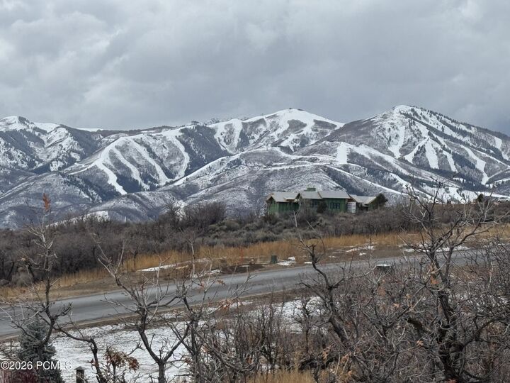Property Photo: 8468 N Backcast Circle UT 84036