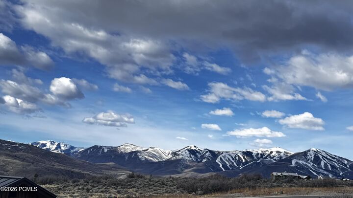 Property Photo: 8468 N Backcast Circle UT 84036