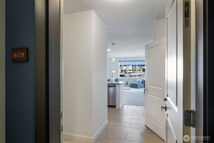 Property Photo:  5440  Leary Avenue NW 609  WA 98107 