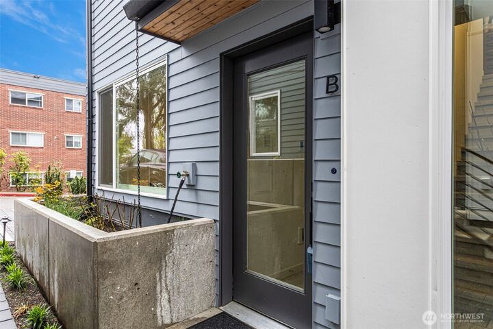 Property Photo:  2527  29th Avenue S B  WA 98144 