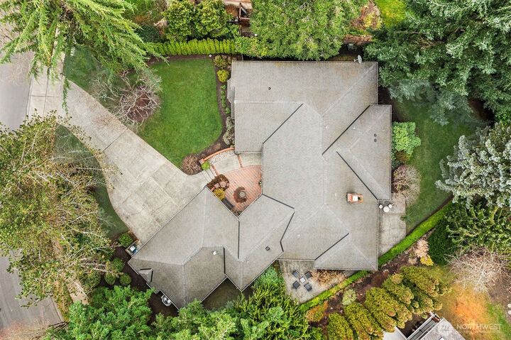 Property Photo:  11818 NE 48th Place  WA 98033 