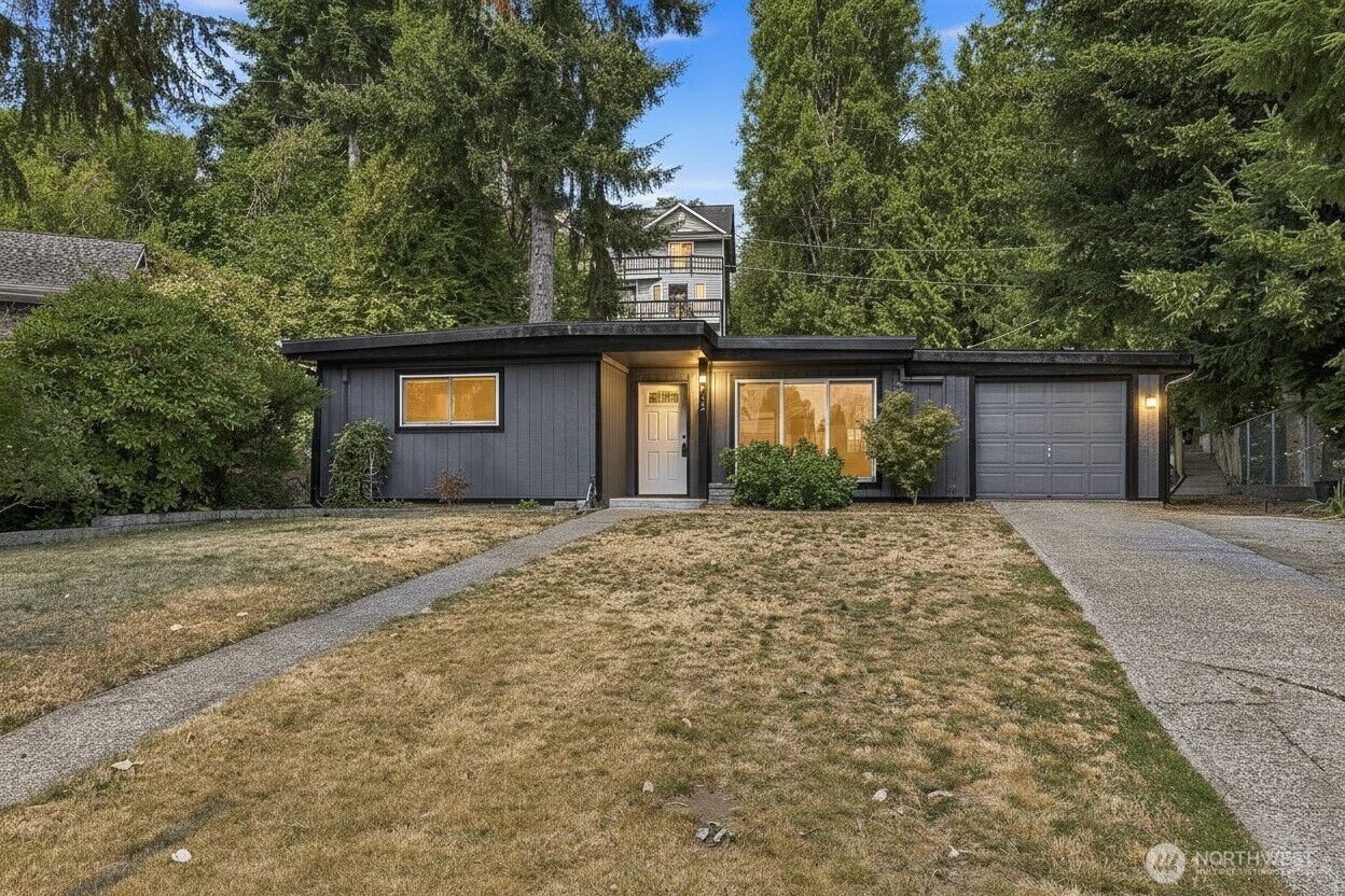 Property Photo:  3012 SW 102nd Street  WA 98146 