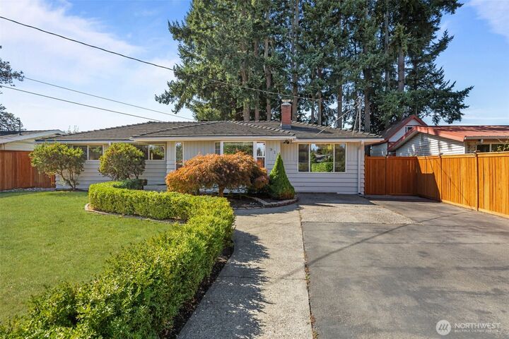 Property Photo: 915 Monroe Avenue NE WA 98056