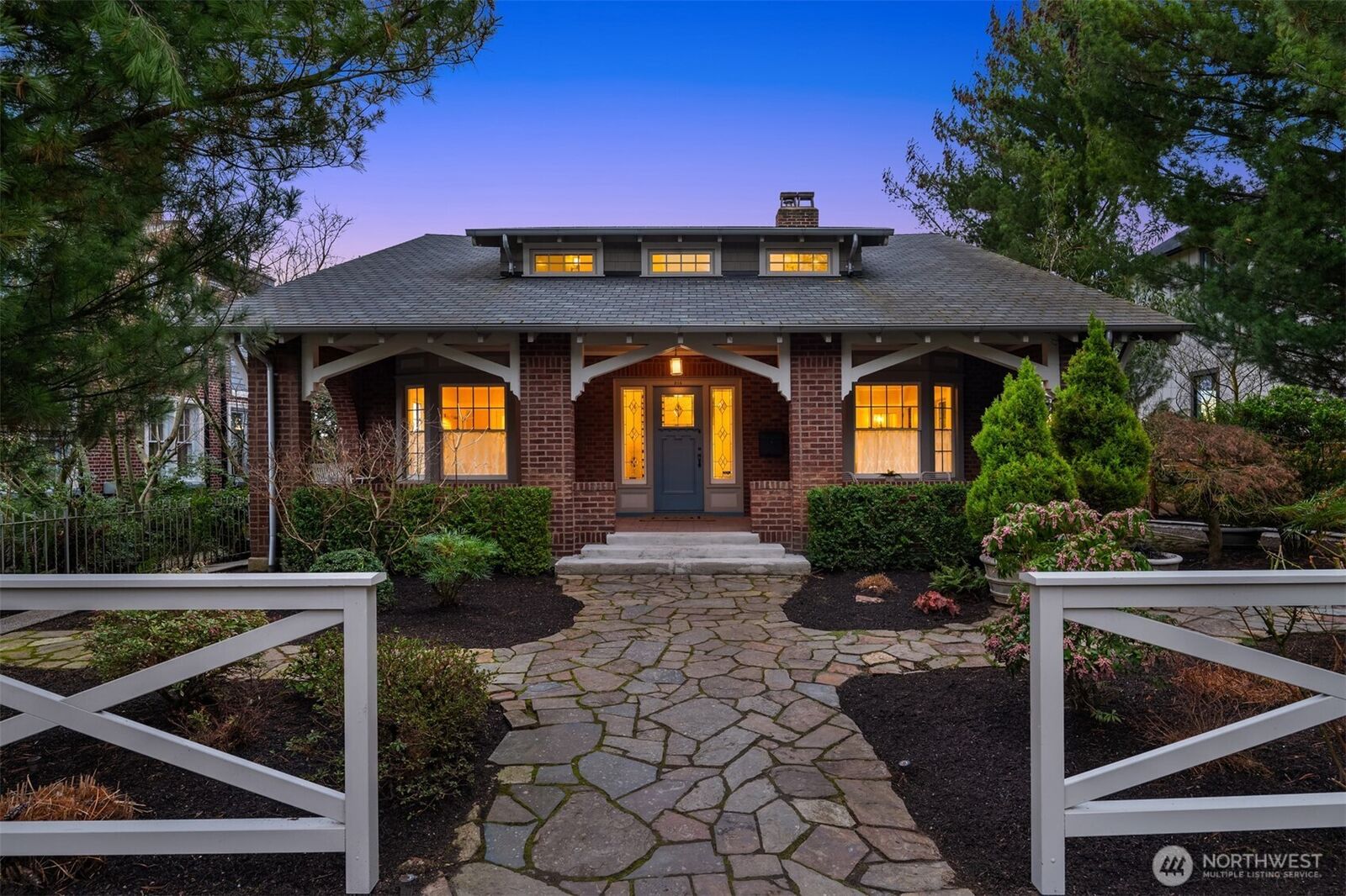 Property Photo:  914  22nd Avenue E  WA 98112 