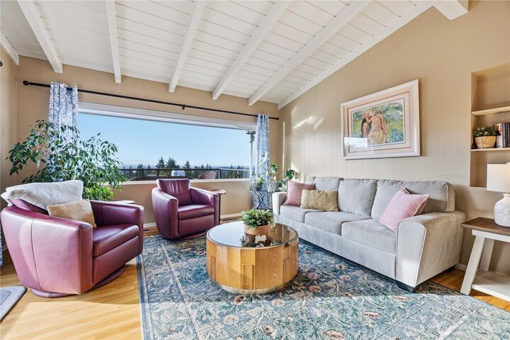 Property Photo:  13635 SE 43rd Street  WA 98006 