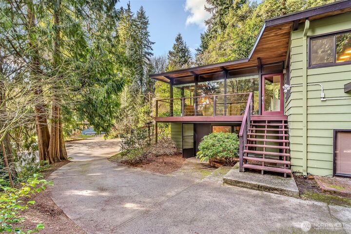 Property Photo:  18220  29th Place NE  WA 98155 