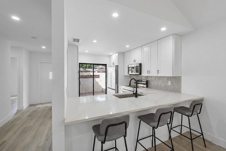 Property Photo: 3127 Kingswood Terrace FL 33431