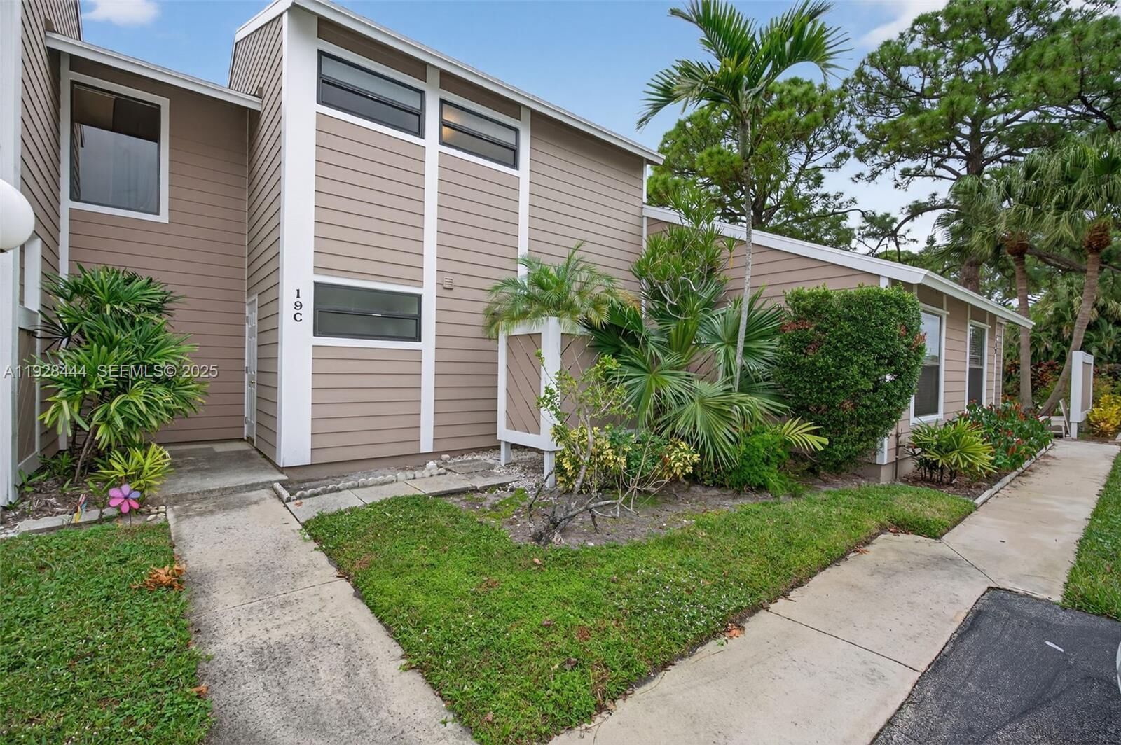 Property Photo: 707 Stonewood Court 19C FL 33458