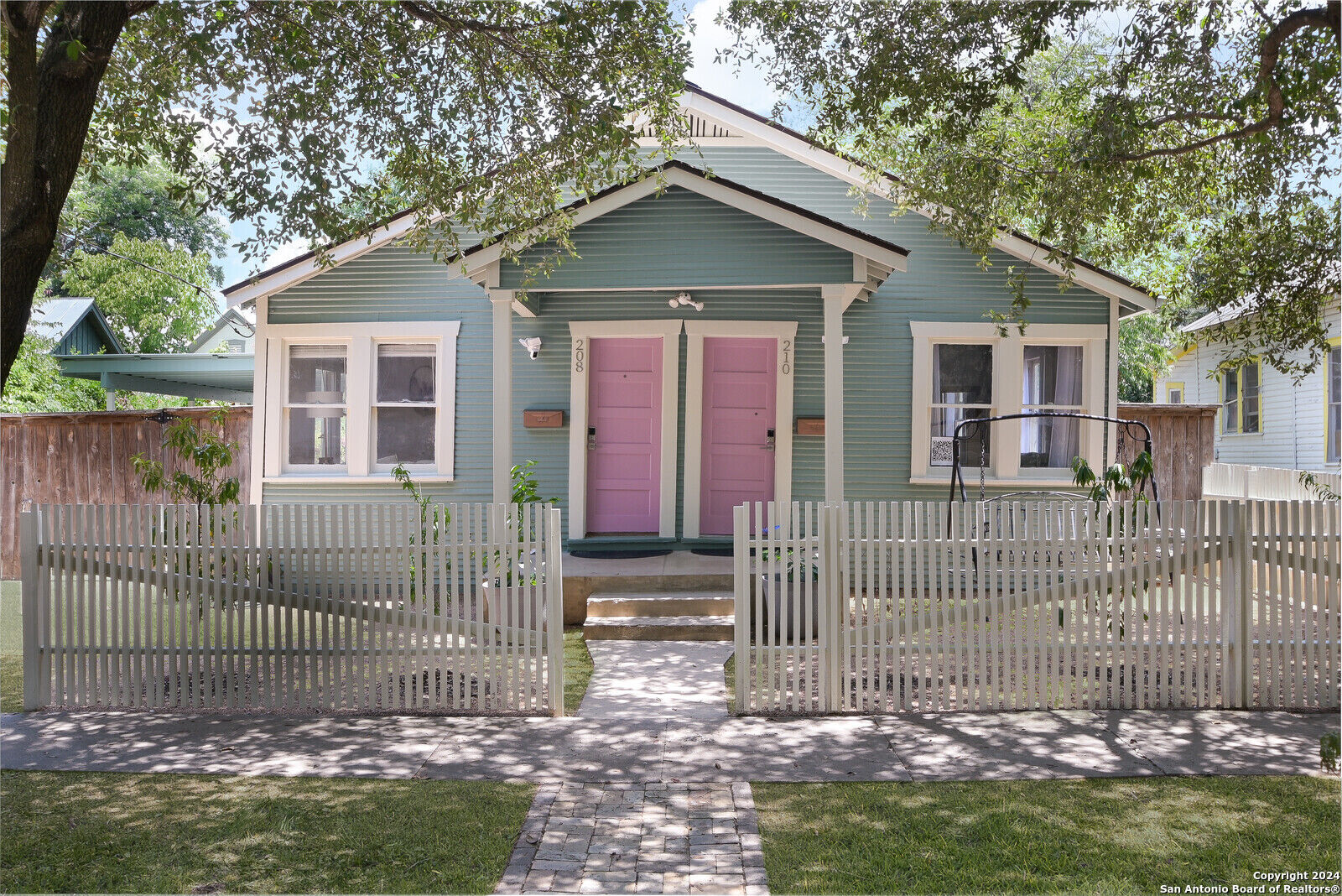 Property Photo:  208 Mission St  TX 78210 