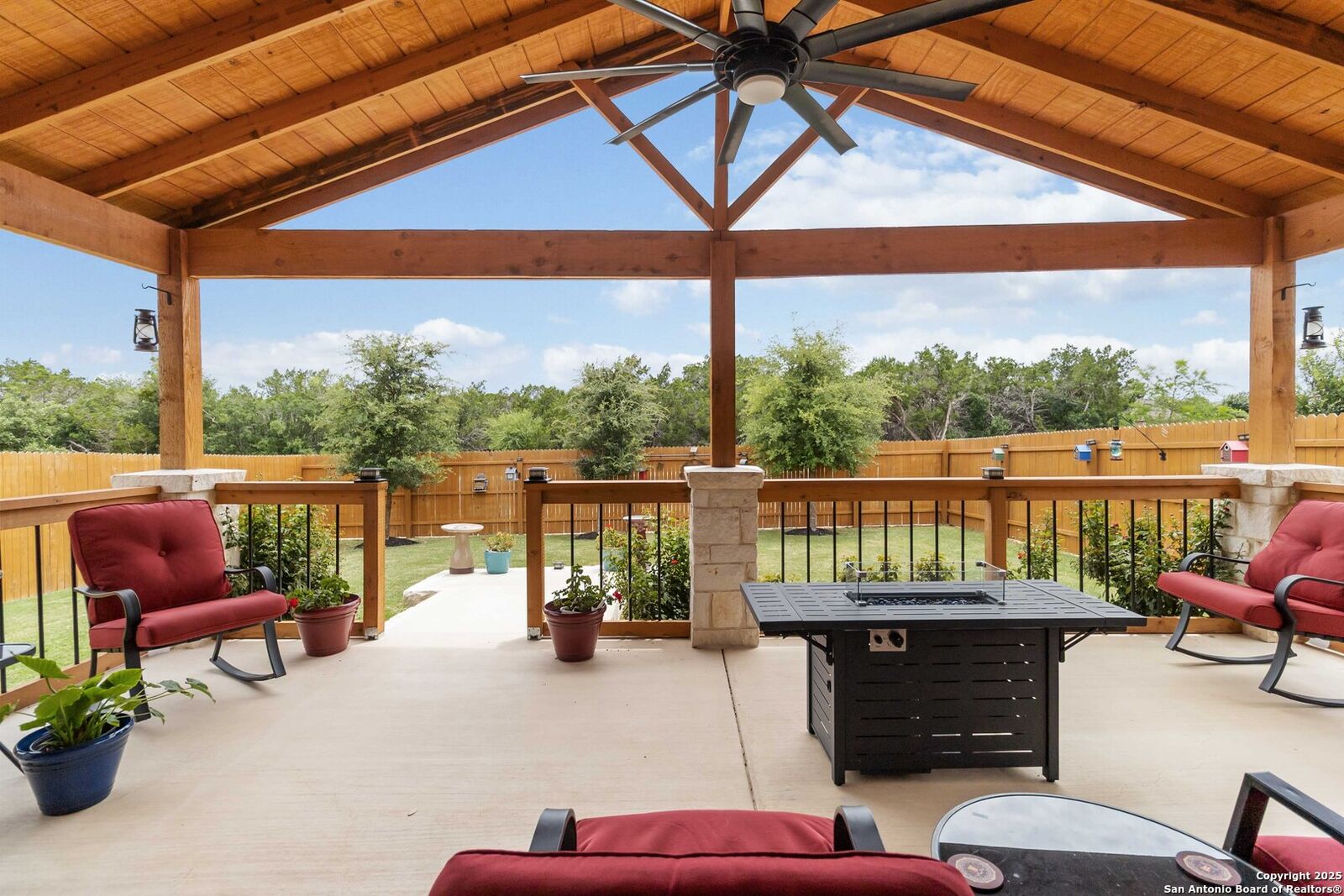 Property Photo: 14702 Somerset Mill TX 78254