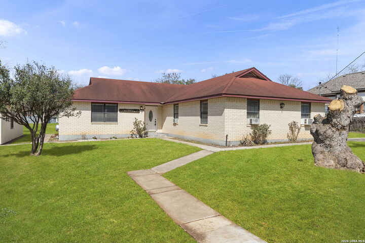 Property Photo:  105 East St  TX 78160 