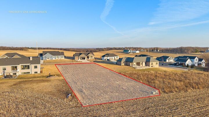 Property Photo:  2019 Arbor Ridge Way  WI 53548 