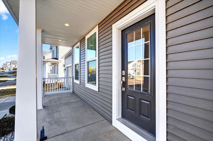 Property Photo:  533 Redan Drive  WI 53593 