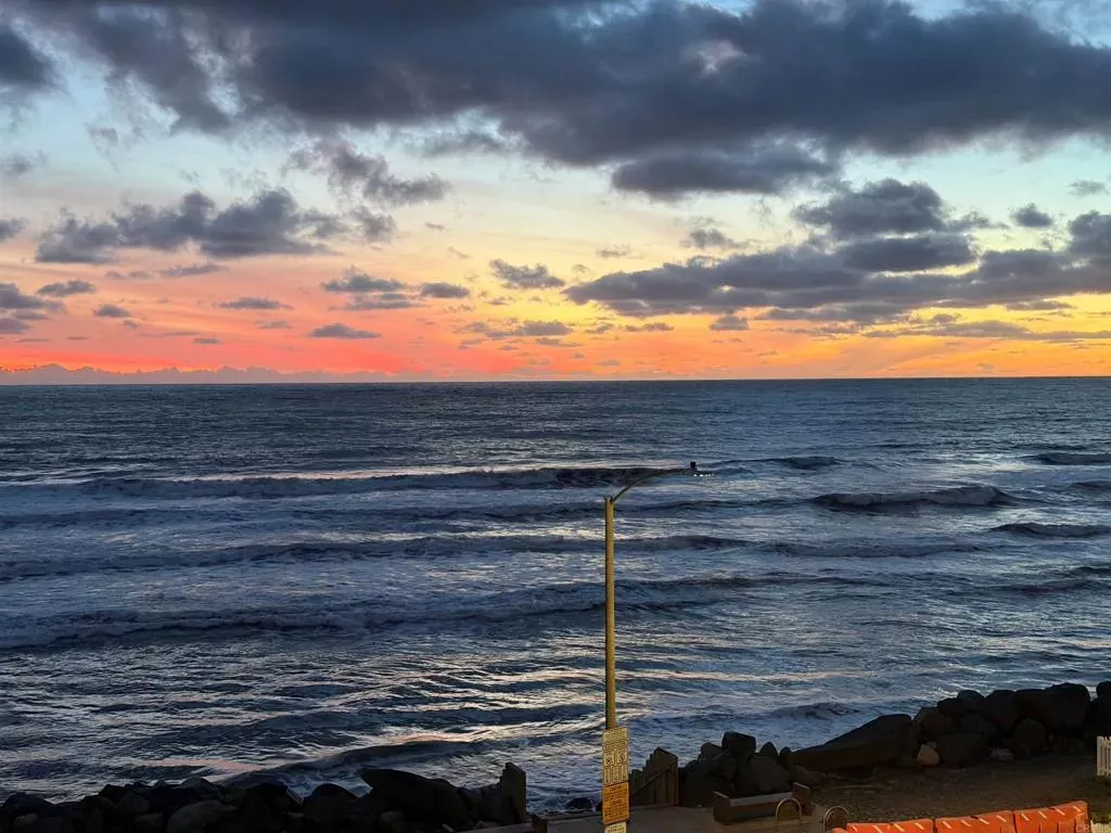 Property Photo:  901 S Pacific Street 302  CA 92054 