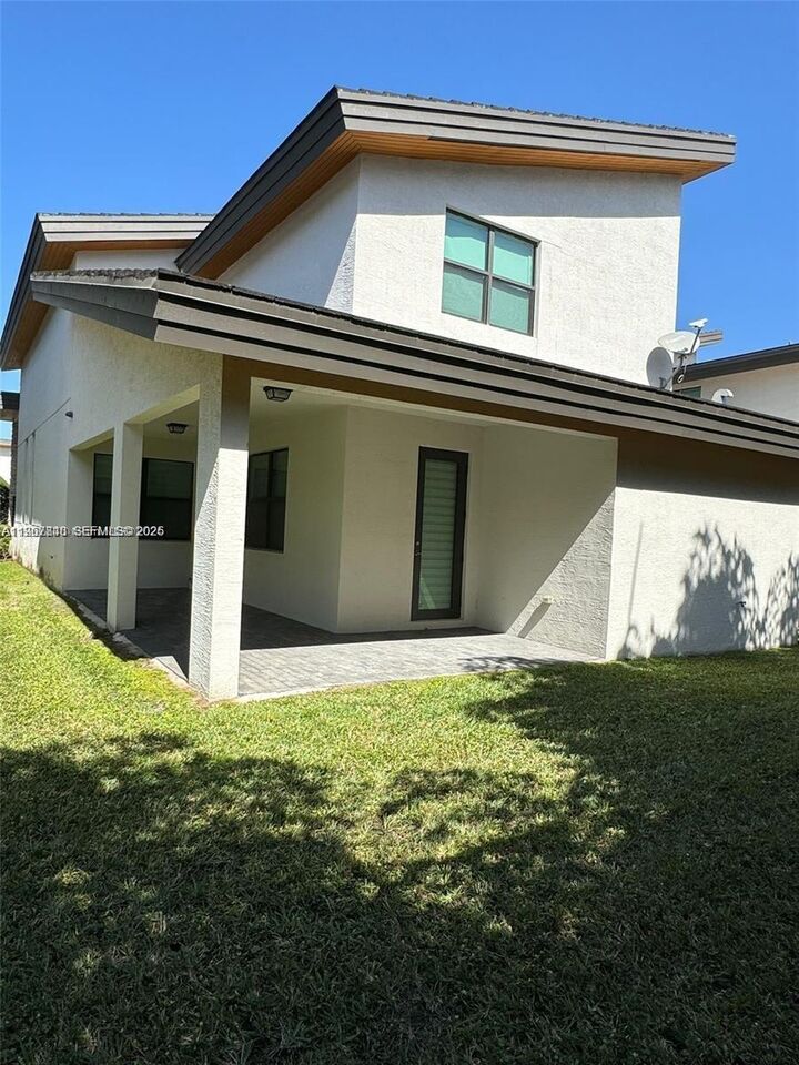Property Photo:  10376 NW 76th Ter  FL 33178 