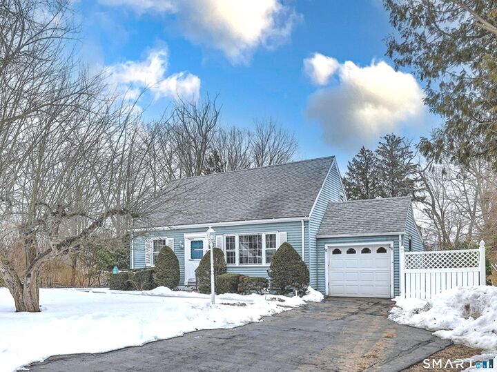 Property Photo:  8 Meadow Circle Road  CT 06405 