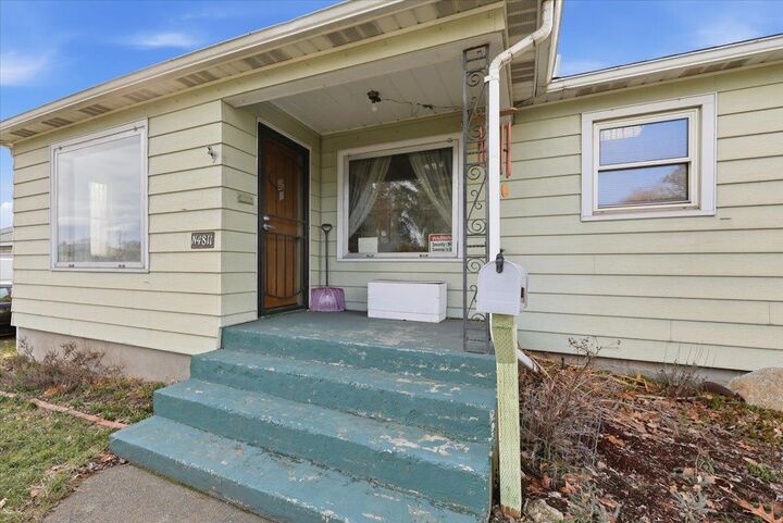Property Photo: 4811 N Maple St WA 99205