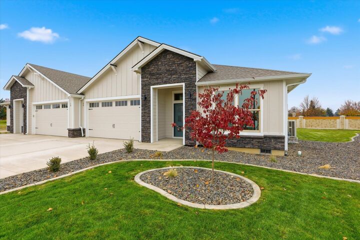 Property Photo: 1109 - Unit 20 N Country Club Dr 20 WA 99006