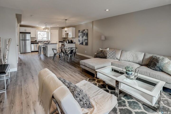 Property Photo:  133 E Avenue S  SK S7M 1R7 