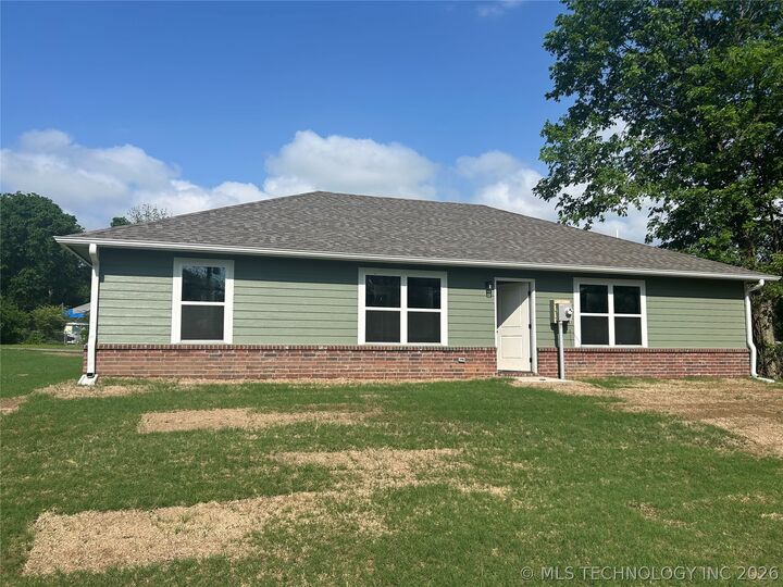 Property Photo:  505 Jefferson Davis Boulevard  OK 74434 